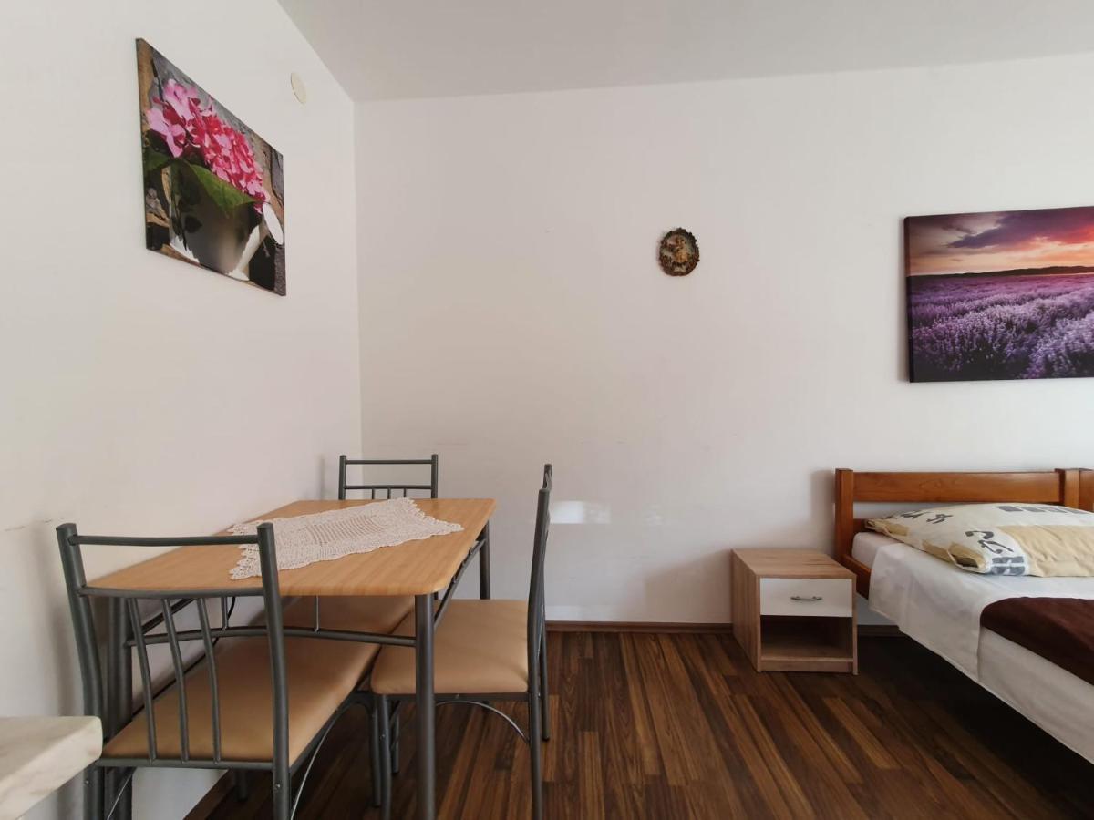 קוסטרנה Apartments Topalovic מראה חיצוני תמונה